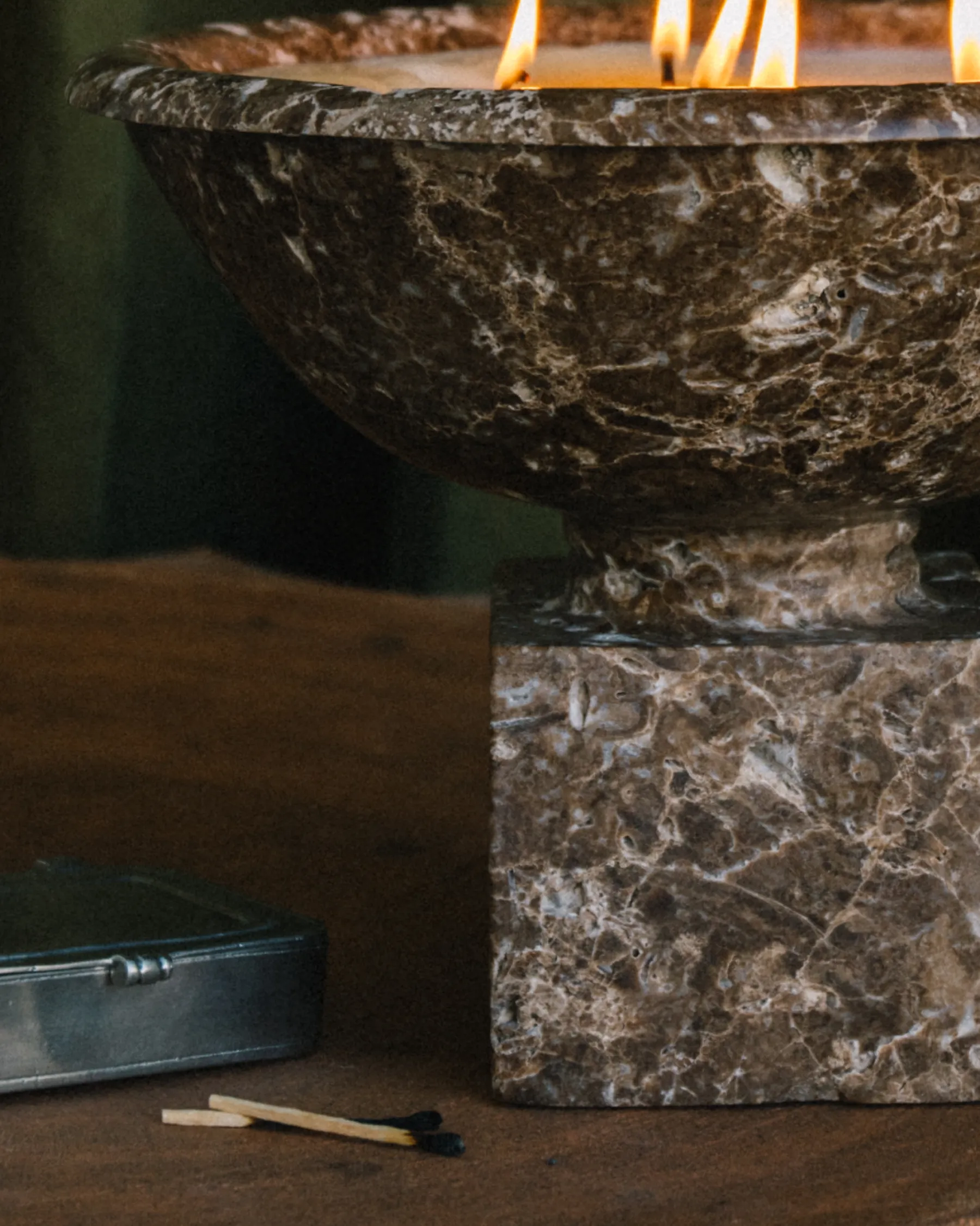 Eira Marble Urn Candle*BERNARD Discount