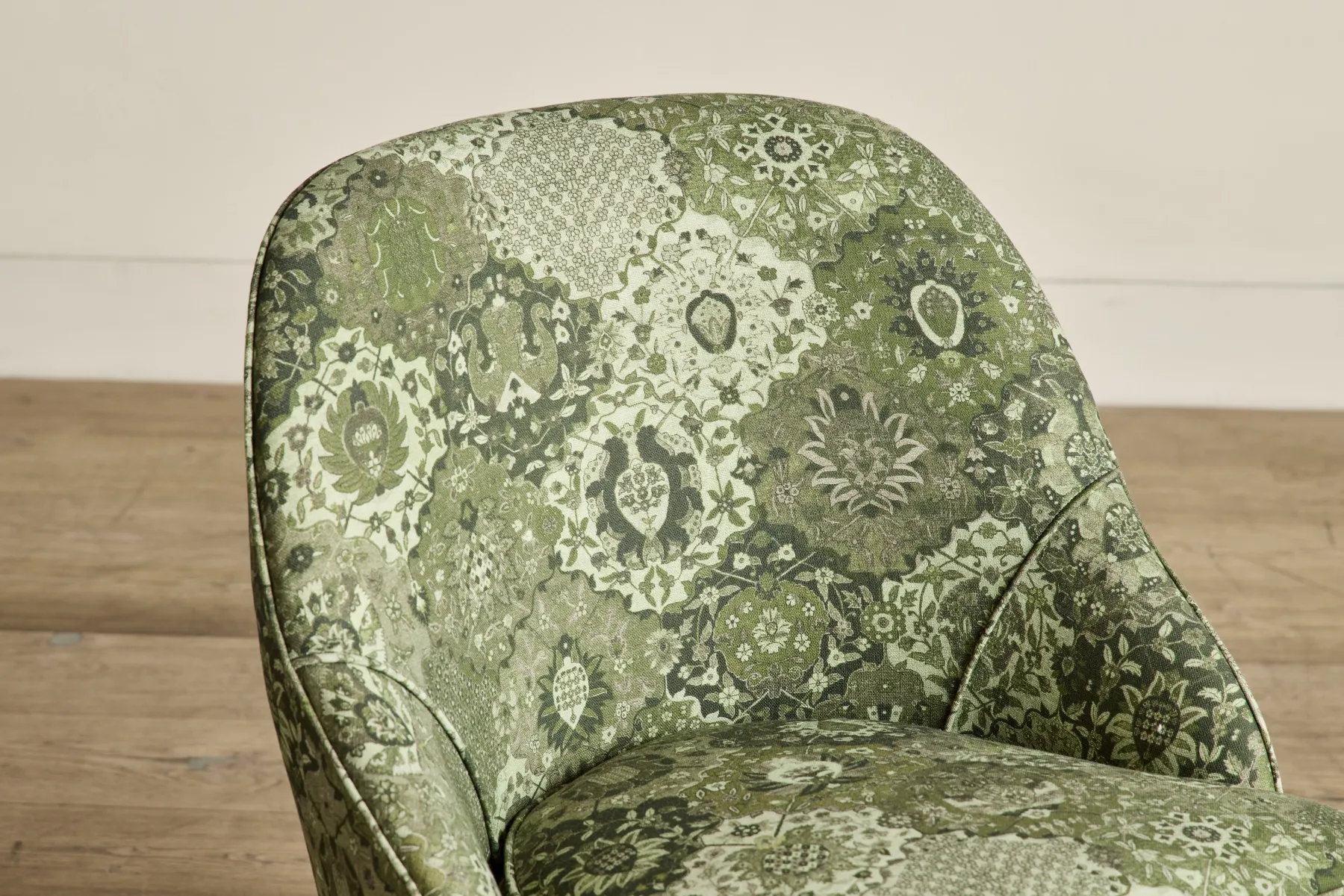 Fireplace Pull Up Chair*NICKEY KEHOE Fashion